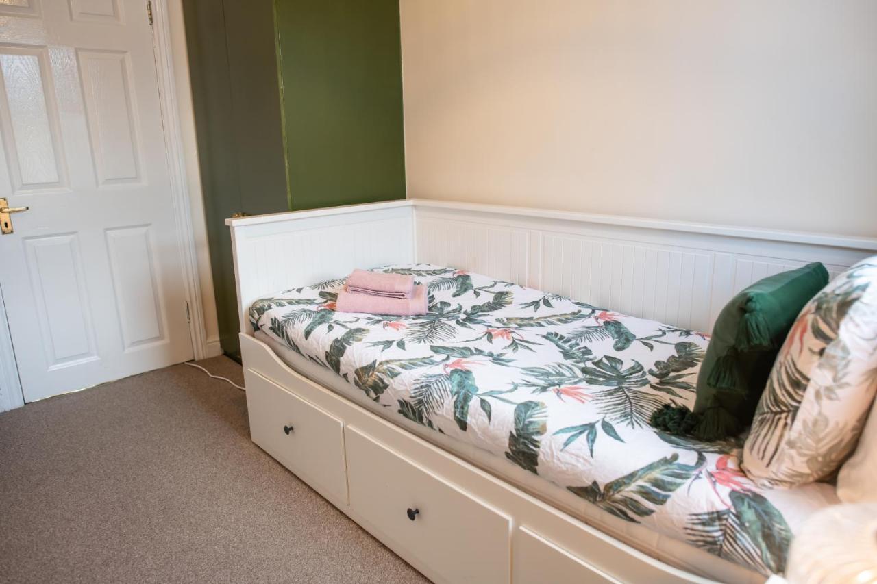 4 Bedroom Flat With High Speed Wi-Fi In North Acton, Ealing, West London Exterior foto