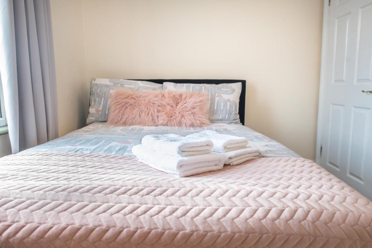 4 Bedroom Flat With High Speed Wi-Fi In North Acton, Ealing, West London Exterior foto