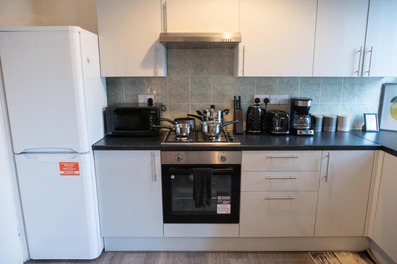 4 Bedroom Flat With High Speed Wi-Fi In North Acton, Ealing, West London Exterior foto
