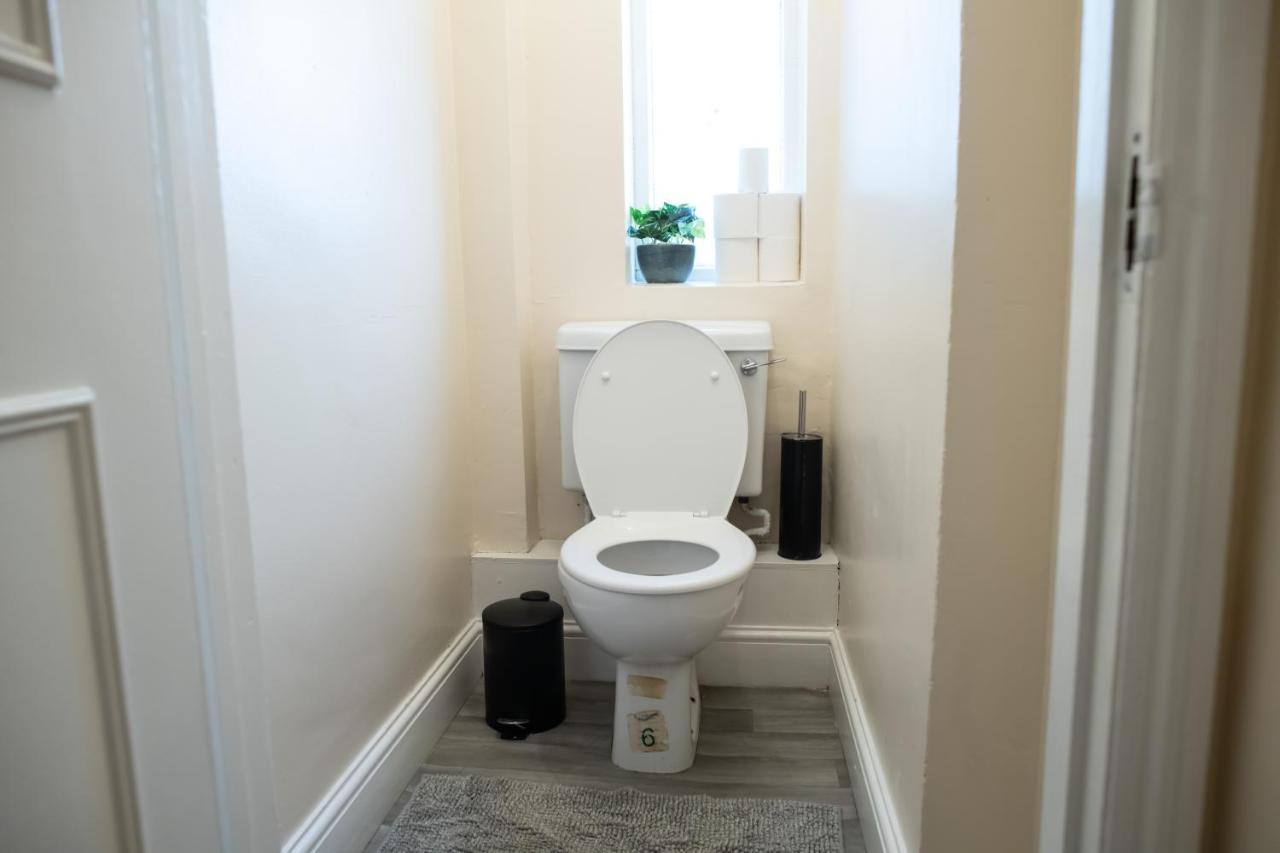 4 Bedroom Flat With High Speed Wi-Fi In North Acton, Ealing, West London Exterior foto