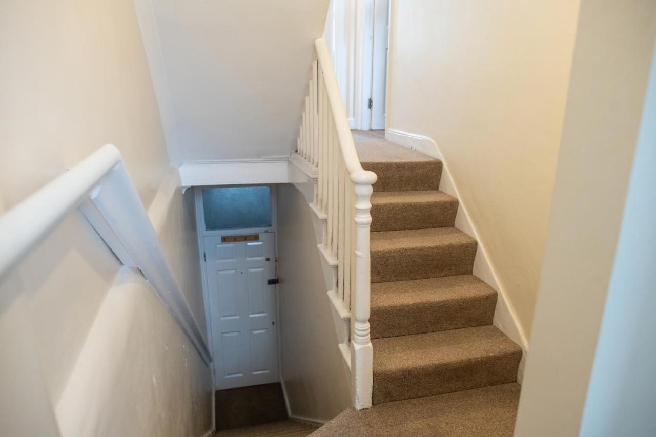 4 Bedroom Flat With High Speed Wi-Fi In North Acton, Ealing, West London Exterior foto