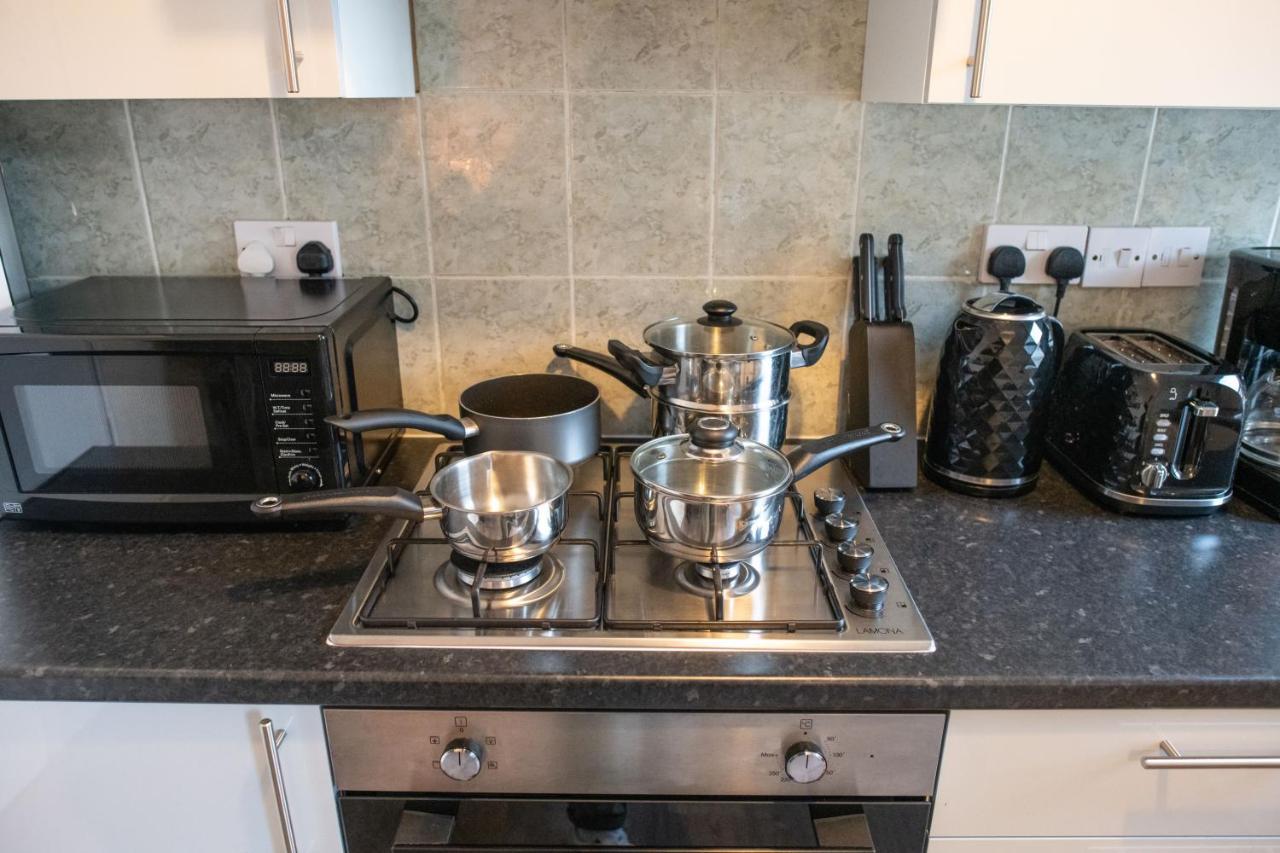 4 Bedroom Flat With High Speed Wi-Fi In North Acton, Ealing, West London Exterior foto