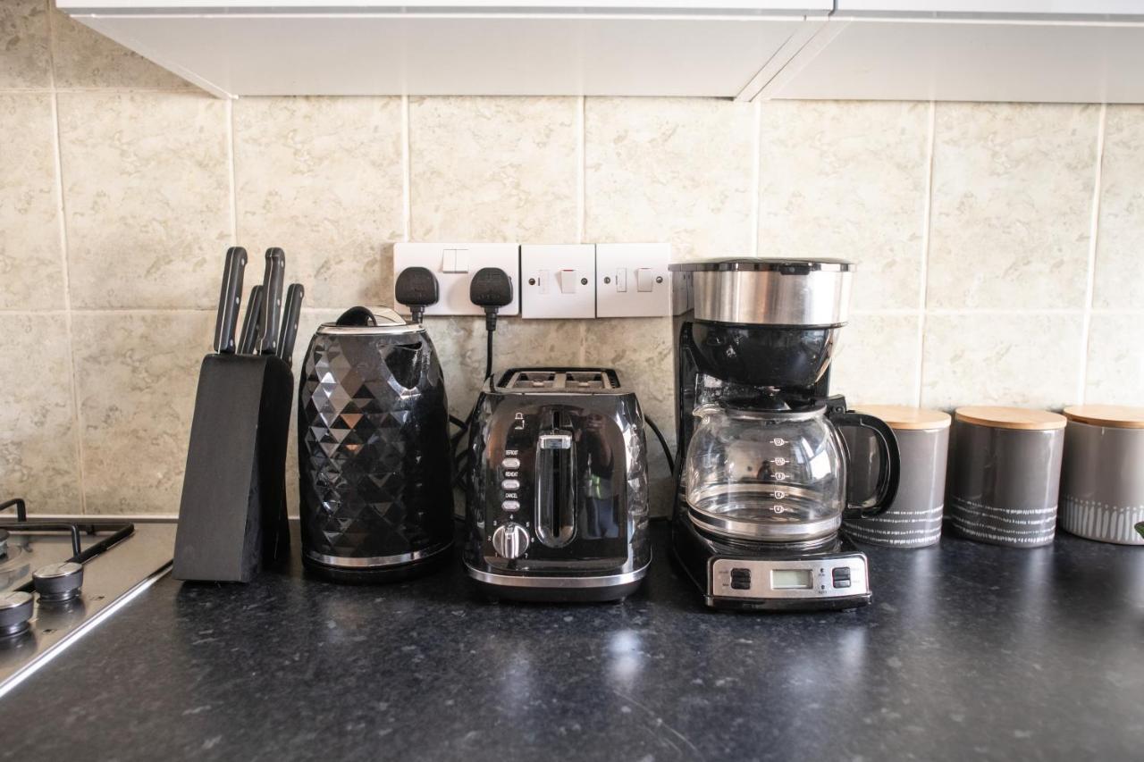 4 Bedroom Flat With High Speed Wi-Fi In North Acton, Ealing, West London Exterior foto