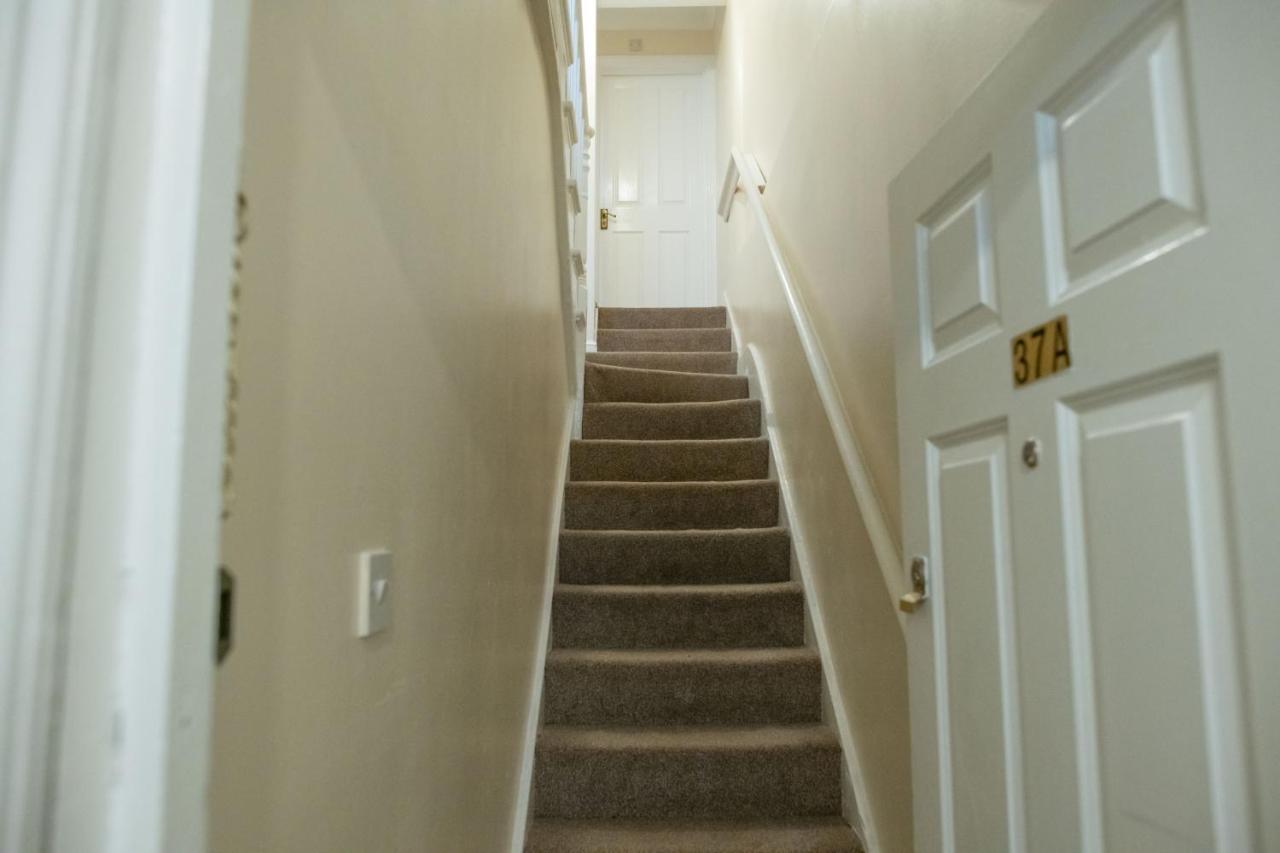 4 Bedroom Flat With High Speed Wi-Fi In North Acton, Ealing, West London Exterior foto