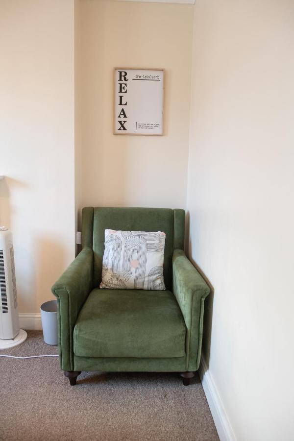 4 Bedroom Flat With High Speed Wi-Fi In North Acton, Ealing, West London Exterior foto