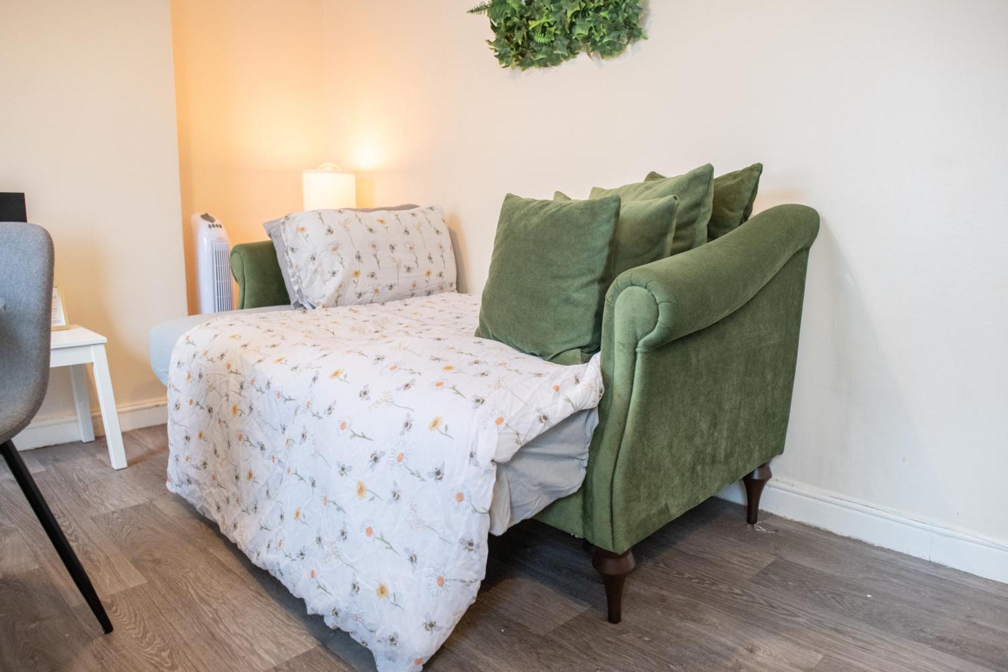 4 Bedroom Flat With High Speed Wi-Fi In North Acton, Ealing, West London Exterior foto