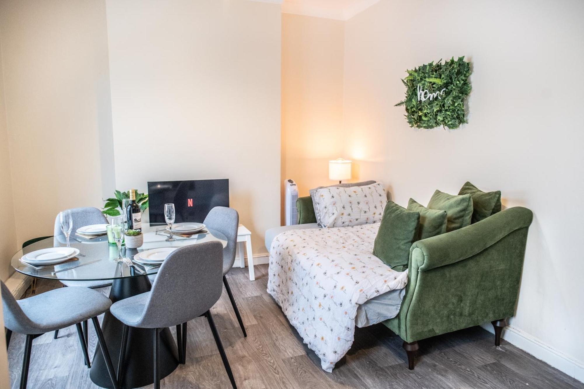 4 Bedroom Flat With High Speed Wi-Fi In North Acton, Ealing, West London Exterior foto